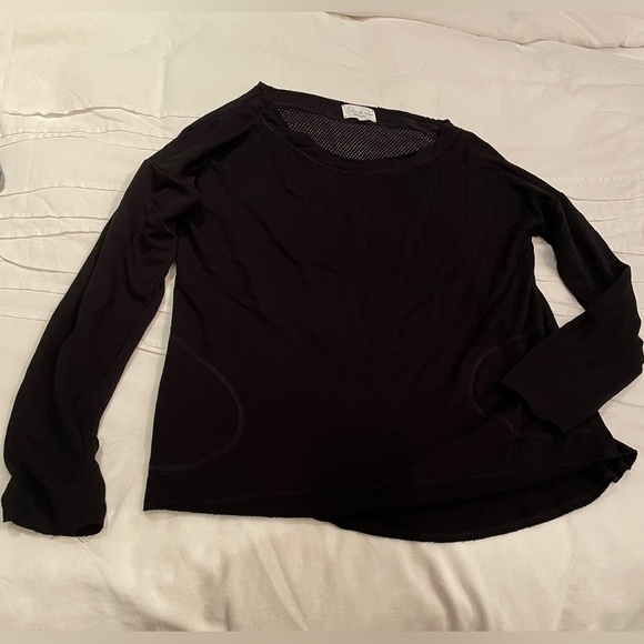 Very cool sweatshirt by Feel The Piece! - Picture 1 of 3